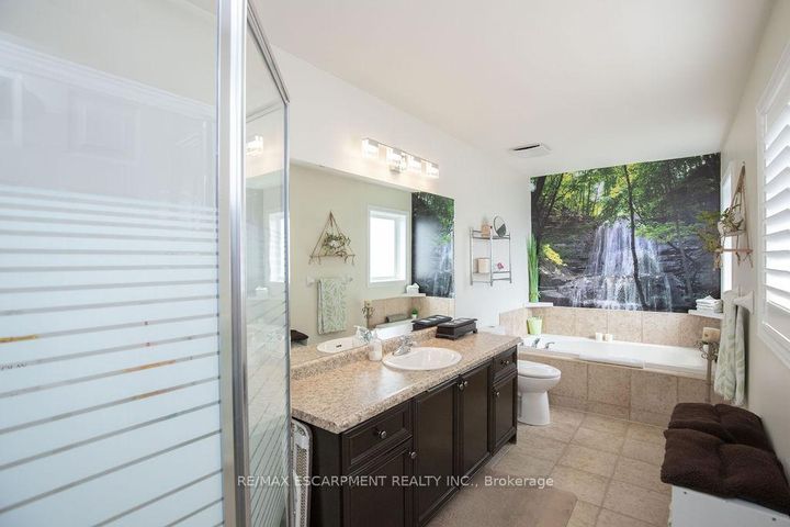 Photo 19 at 15 Meadowbank Drive, Falkirk, Hamilton