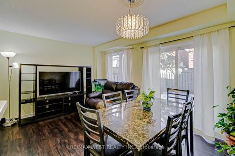 Photo 11 at 12 - 6400 Lawrence Avenue E, Rouge E10, Toronto