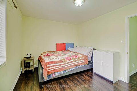 Photo 17 at 12 - 6400 Lawrence Avenue E, Rouge E10, Toronto