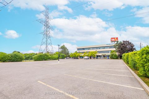 Photo 4 at 102 - 3292 Bayview Avenue, Newtonbrook East, Toronto