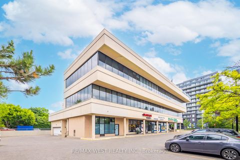 Photo 5 at 102 - 3292 Bayview Avenue, Newtonbrook East, Toronto