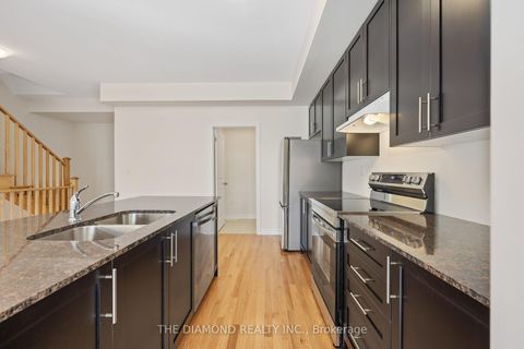 Photo 10 at 27 Gunton Street, Bayview Northeast, Aurora