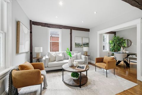 Photo 3 at 30 Elizabeth Street S, Mill Pond, Richmond Hill