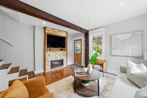 Photo 4 at 30 Elizabeth Street S, Mill Pond, Richmond Hill