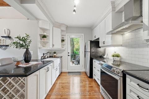 Photo 10 at 30 Elizabeth Street S, Mill Pond, Richmond Hill