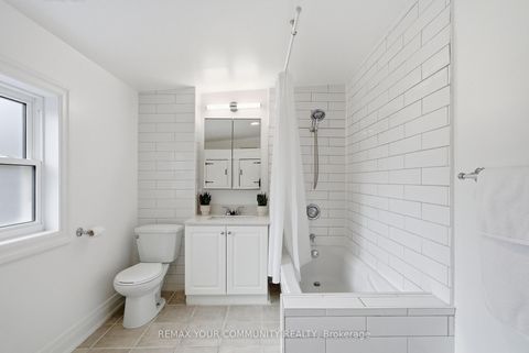 Photo 18 at 30 Elizabeth Street S, Mill Pond, Richmond Hill