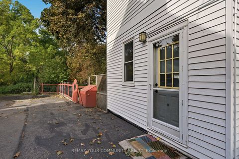 Photo 19 at 30 Elizabeth Street S, Mill Pond, Richmond Hill