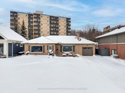 Photo 5 at 68 Kempenfelt Drive, North Shore, Barrie
