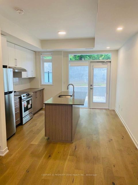 Photo 2 at 102 - 110 Canon Jackson Drive, Amesbury, Toronto