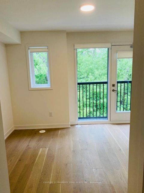 Photo 3 at 102 - 110 Canon Jackson Drive, Amesbury, Toronto