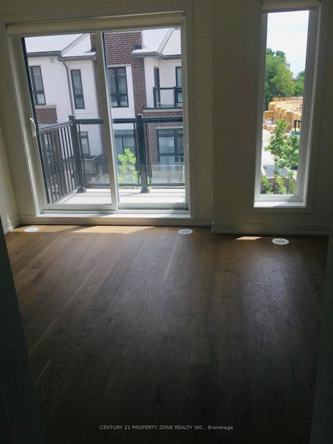 Photo 4 at 102 - 110 Canon Jackson Drive, Amesbury, Toronto