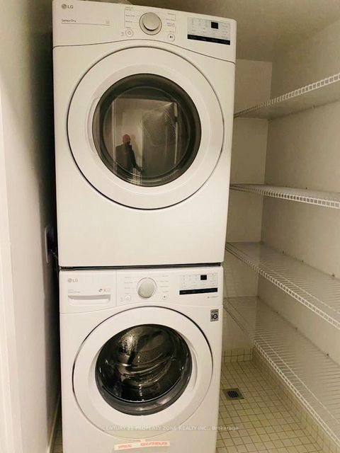 Photo 8 at 102 - 110 Canon Jackson Drive, Amesbury, Toronto