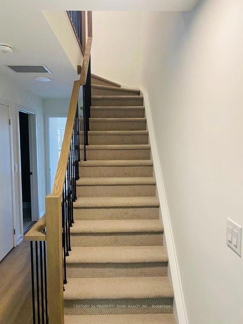 Photo 9 at 102 - 110 Canon Jackson Drive, Amesbury, Toronto