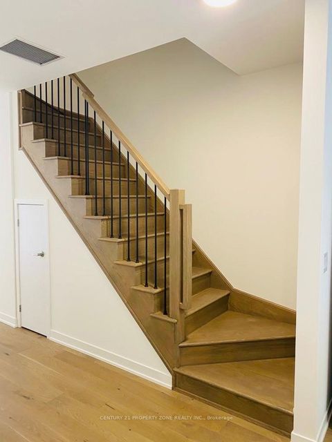 Photo 10 at 102 - 110 Canon Jackson Drive, Amesbury, Toronto