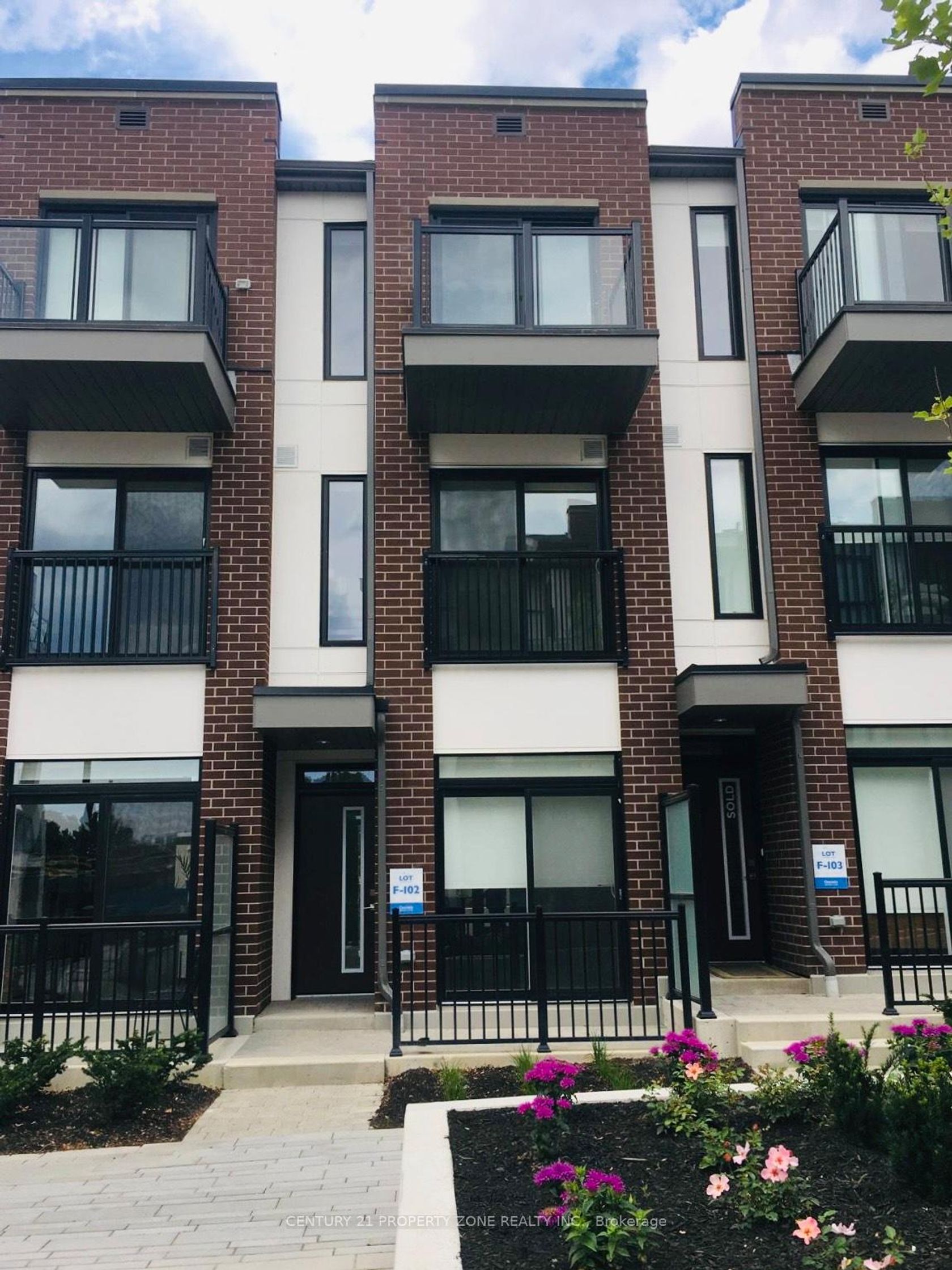 102 - 110 Canon Jackson Drive, Amesbury, Toronto 