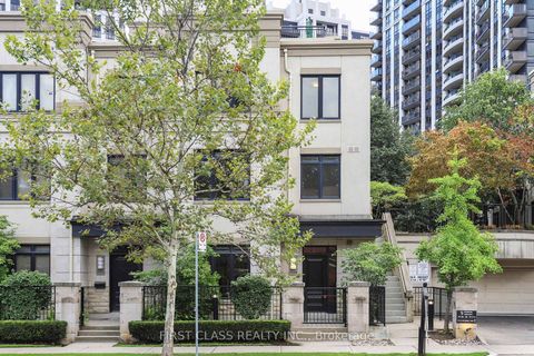 Photo 1 at TH 28 - 9 Oakburn Crescent, Willowdale East, Toronto