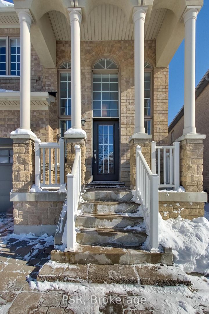 Photo 2 at 9 White Beach Crescent, Patterson, Vaughan