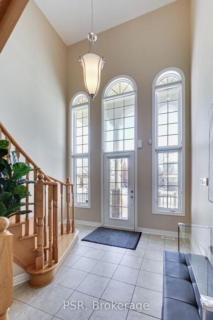 Photo 3 at 9 White Beach Crescent, Patterson, Vaughan