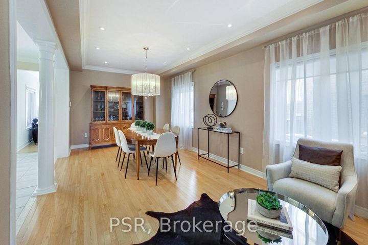 Photo 5 at 9 White Beach Crescent, Patterson, Vaughan