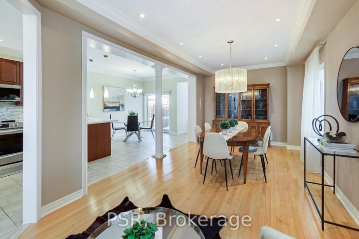 Photo 6 at 9 White Beach Crescent, Patterson, Vaughan