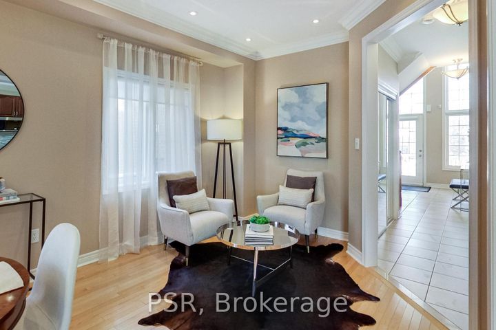 Photo 7 at 9 White Beach Crescent, Patterson, Vaughan