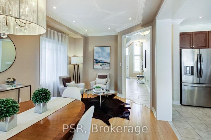 Photo 8 at 9 White Beach Crescent, Patterson, Vaughan