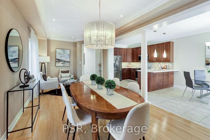 Photo 9 at 9 White Beach Crescent, Patterson, Vaughan