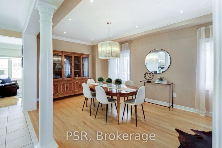 Photo 11 at 9 White Beach Crescent, Patterson, Vaughan
