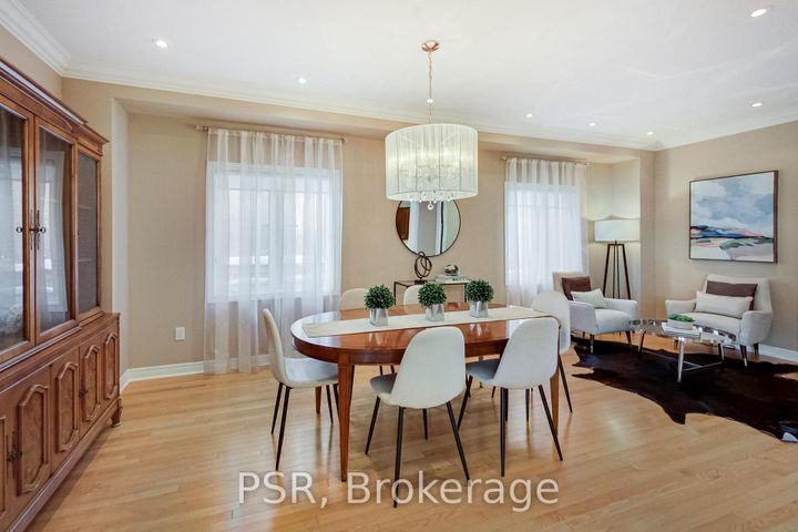 Photo 12 at 9 White Beach Crescent, Patterson, Vaughan