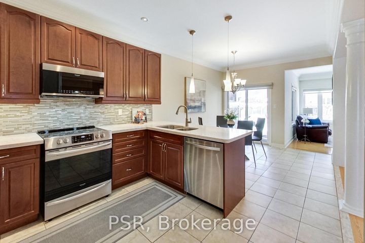Photo 13 at 9 White Beach Crescent, Patterson, Vaughan