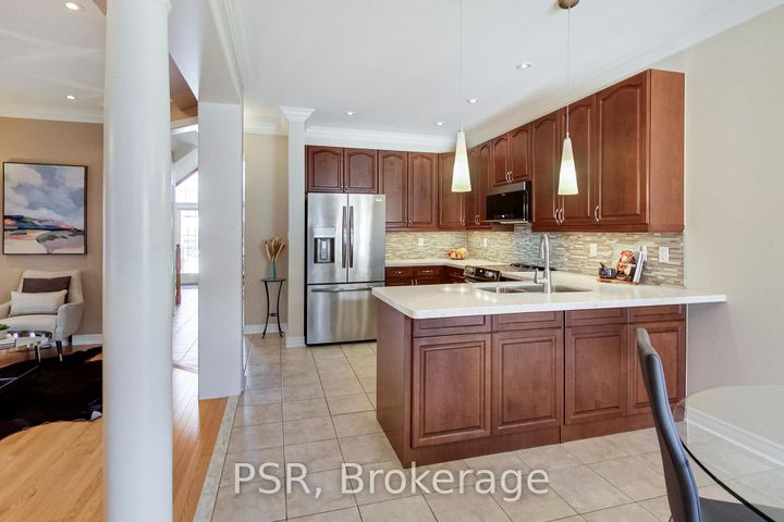 Photo 16 at 9 White Beach Crescent, Patterson, Vaughan