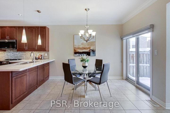 Photo 18 at 9 White Beach Crescent, Patterson, Vaughan