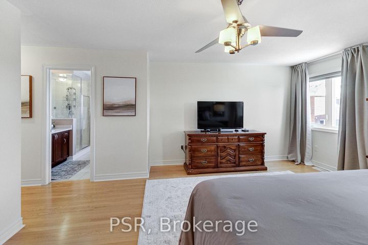 Photo 24 at 9 White Beach Crescent, Patterson, Vaughan