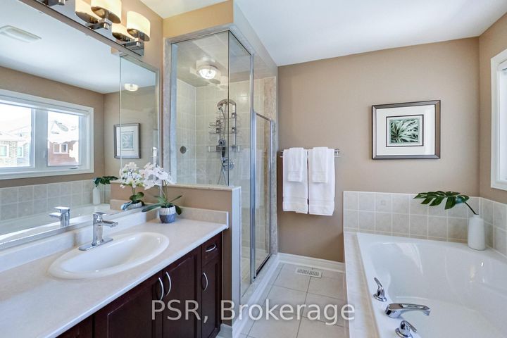 Photo 25 at 9 White Beach Crescent, Patterson, Vaughan