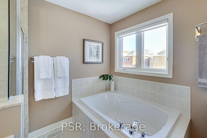 Photo 26 at 9 White Beach Crescent, Patterson, Vaughan