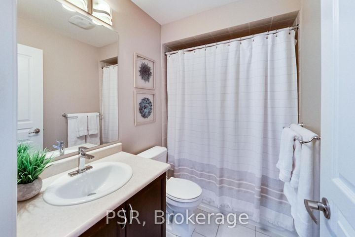 Photo 30 at 9 White Beach Crescent, Patterson, Vaughan