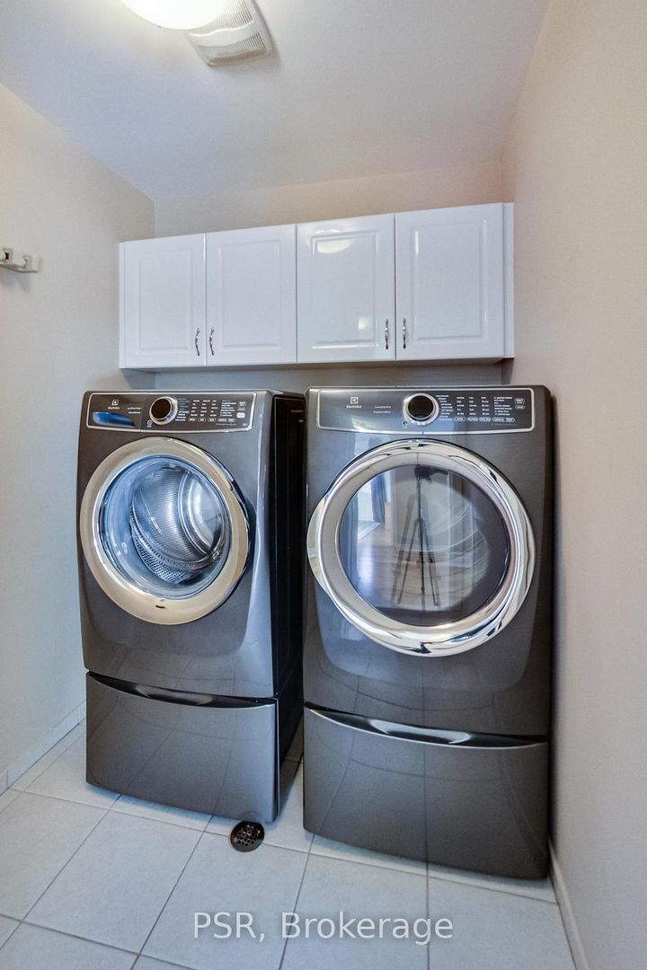 Photo 31 at 9 White Beach Crescent, Patterson, Vaughan