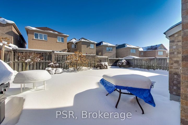 Photo 33 at 9 White Beach Crescent, Patterson, Vaughan