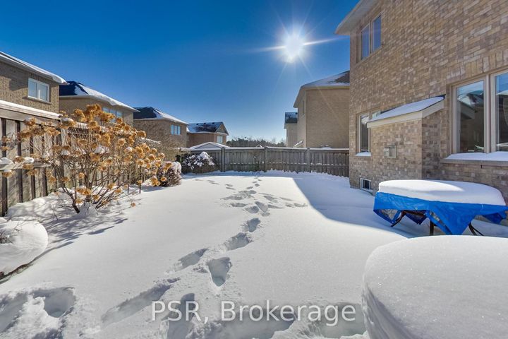 Photo 34 at 9 White Beach Crescent, Patterson, Vaughan