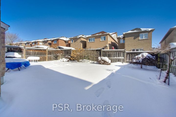 Photo 35 at 9 White Beach Crescent, Patterson, Vaughan