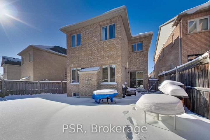 Photo 36 at 9 White Beach Crescent, Patterson, Vaughan