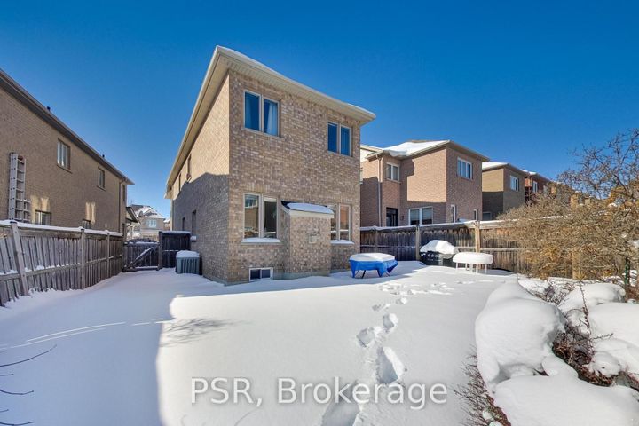 Photo 37 at 9 White Beach Crescent, Patterson, Vaughan