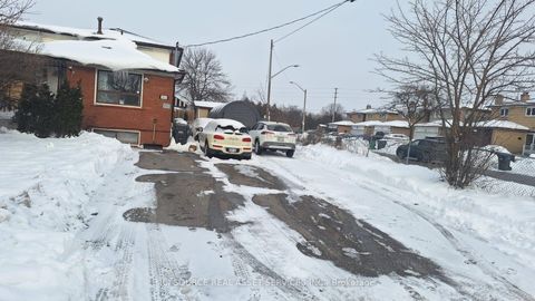 Photo 4 at 7053 Harwick Drive, Malton, Mississauga