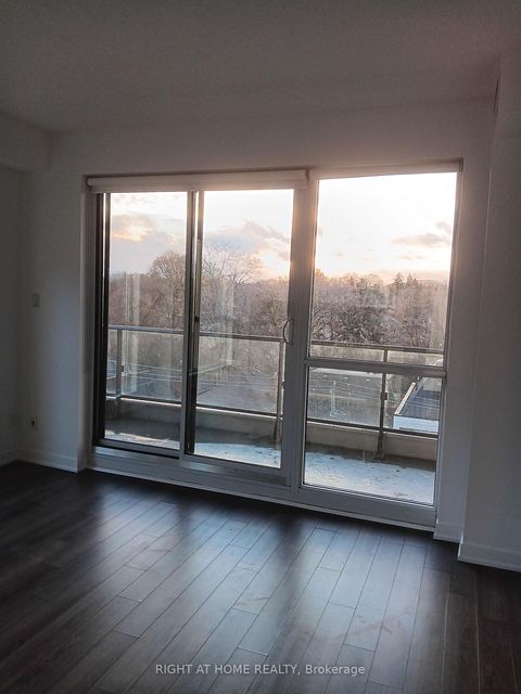 Photo 2 at 607 - 60 Berwick Avenue, Eglinton, Toronto