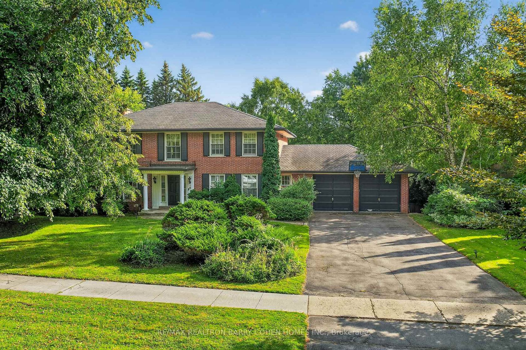 11 Tudor Gate, York Mills, Toronto 