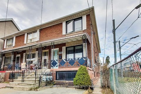 Photo 1 at 205 Bathurst Street, Chinatown, Toronto