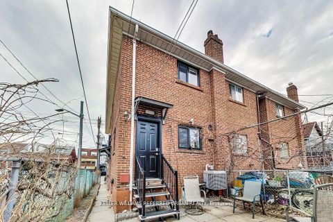 Photo 43 at 205 Bathurst Street, Chinatown, Toronto