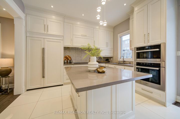 Photo 14 at 18 Giardina Crescent, Bayview Hill, Richmond Hill