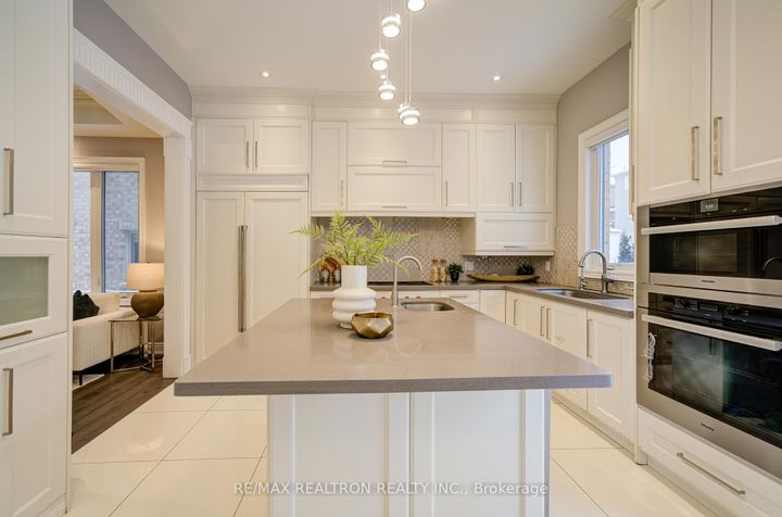 Photo 17 at 18 Giardina Crescent, Bayview Hill, Richmond Hill