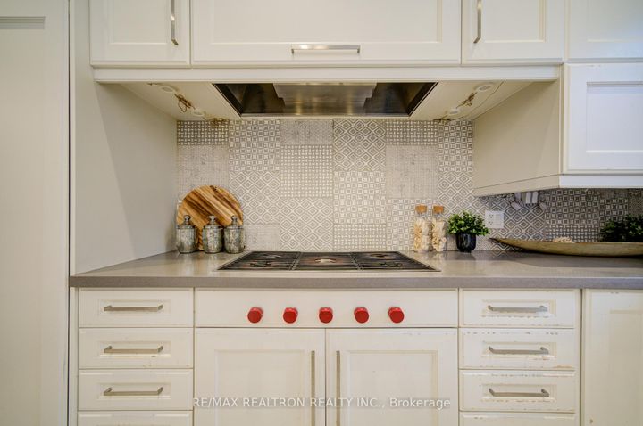 Photo 18 at 18 Giardina Crescent, Bayview Hill, Richmond Hill